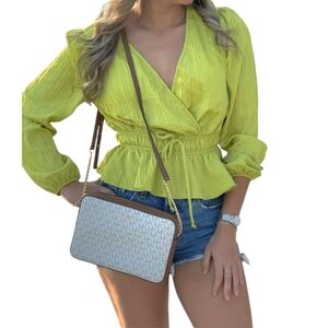 Long Sleeve Top Womens Size Medium Green Pistachio V Neck Ribbed